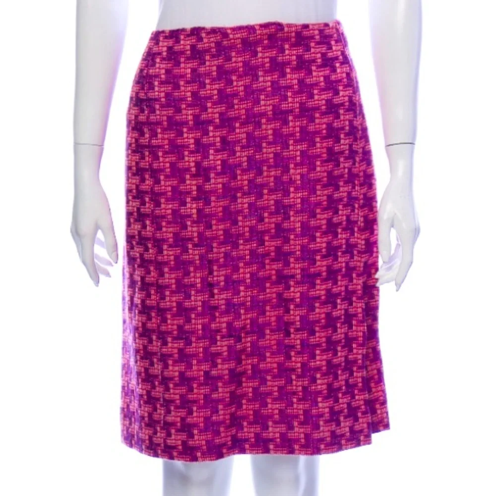 SOLD!!!  Vintage Spring 2001 Chanel Fancy Tweed Houndstooth Purple & Pink Skirt - Picture 2 of 9